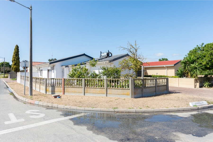2 Bedroom Property for Sale in Laaiplek Western Cape